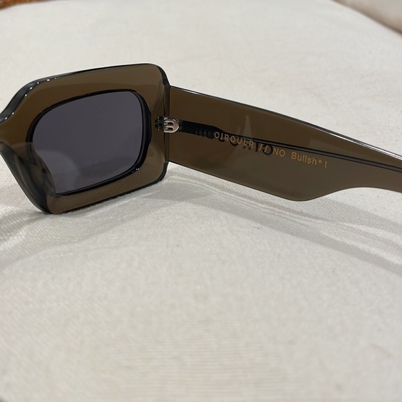 Circulr Gustavo Sunglasses - NWT - never worn - trendy rectangle frame! - Picture 6 of 9